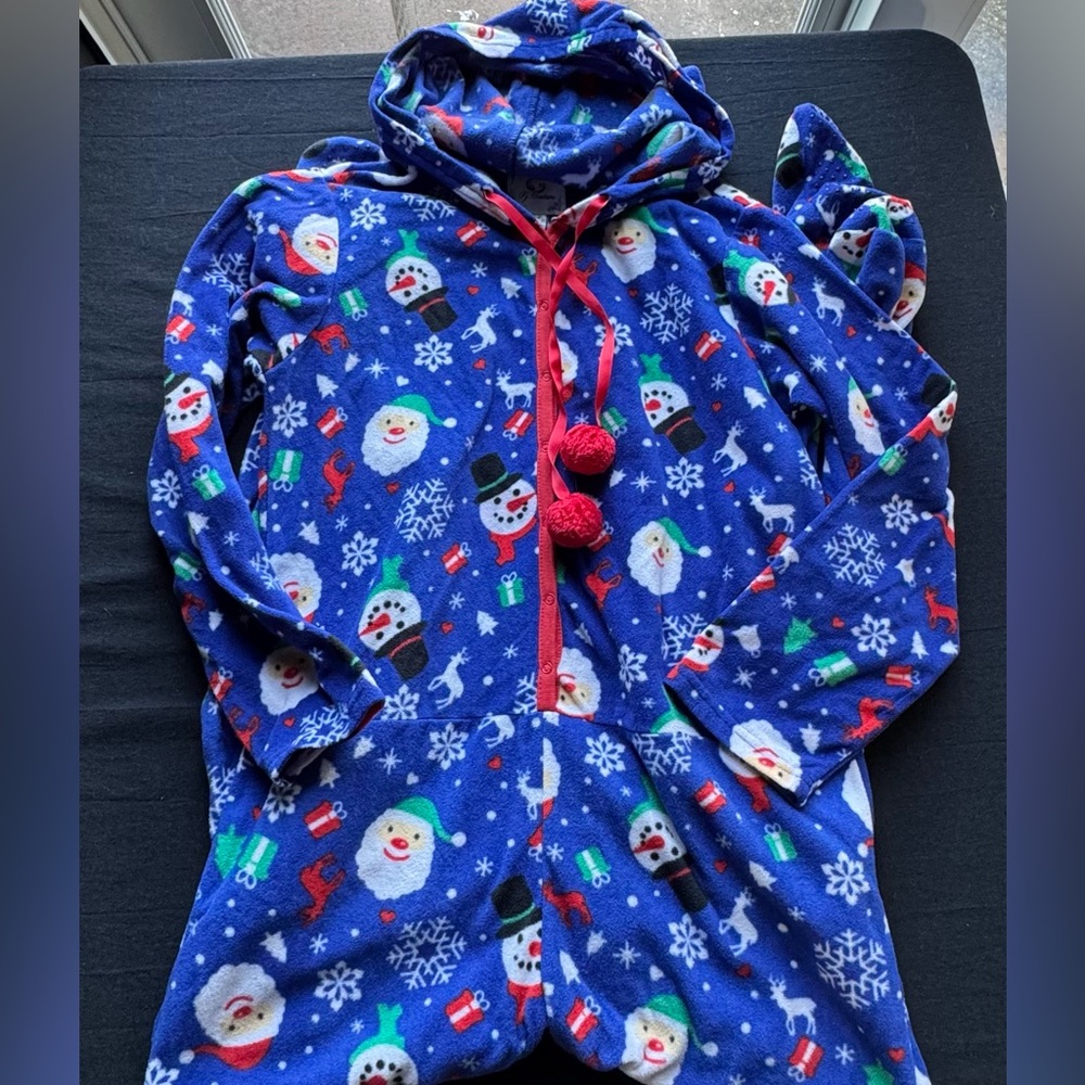 Lot of 2 Women’s Secret Santa Onesie and Santa Pajamas Size M - Picture 2 of 3